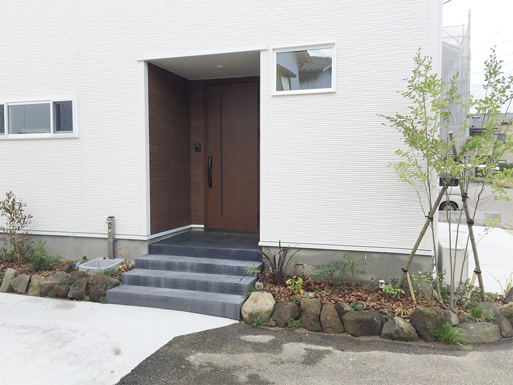 玄関 - Y様邸 - 新潟市西区のもみの木の家