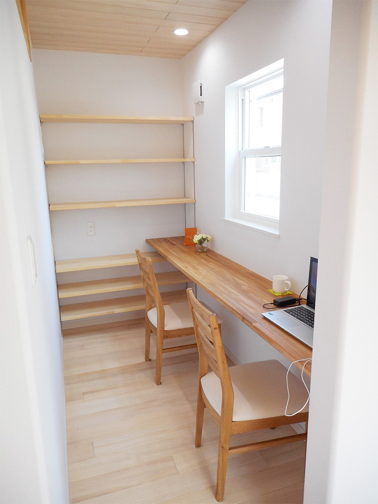 リモートワークできる書斎スペース - 新潟市西区のもみの木の家